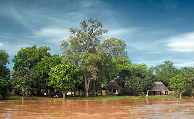 Nsefu Camp - river overflowing